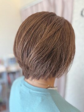 クロス(CROSS) 明るい白髪染め/ひし形ショート/ショートボブ/50代60代