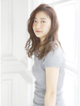 シャンプー 本店(SHAMPOO) きっちり感とカジュアル感が重なり合うSカールヘア