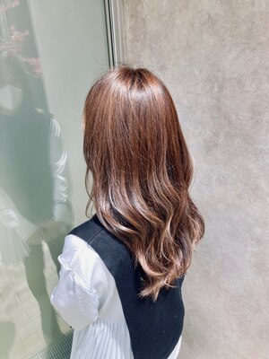 【駅徒歩8分☆】トレンドに合わせた透明感あるカラーでお客様の髪がより美しく見える仕上がりに◎