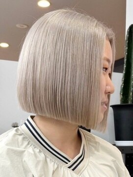 ウィコ 新宿(WICO) ホワイトグレージュ[新宿駅/ボブウルフ/ダブルカラー/小顔]