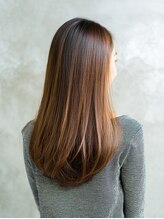 Q：「今までの縮毛矯正とは違う」『SRの酸性ストレート』！「思わず触れたくなるようなストレート」とは？