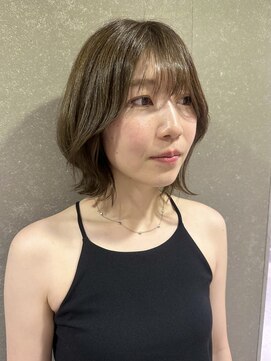 デュッカ(ducca) オリーブベージュ×伸ばしかけレイヤーボブ