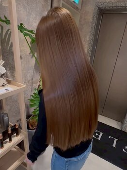 ロラ(L’ora)の写真/りんご幹細胞を使ったトリートメントが人気♪髪と頭皮に栄養を与え、髪を自然でサラサラ・艶のある質感に。