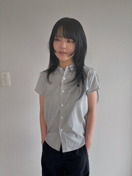 透け感大人可愛い前下がりレイヤーカットくびれヘア