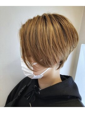 ディスイズミー(This Is Me) 前下がりショートスタイル