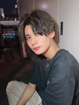 ロンド フィーユ(Lond fille) センターパートハイライトスタイル