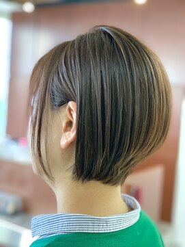 クオリス 上福岡店(QUALIS) 20代30代40代大人可愛い丸みくびれ前下がり耳掛けショートボブ