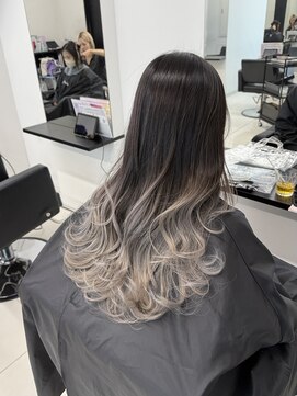 アライブ キチジョウジ(ALIVE Kichijoji) ホワイトベージュグラデーションカラー