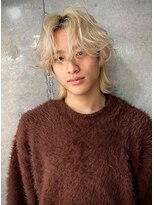 イル(iLe.)&nbsp;MEN’S HAIR/サーフカール/刈り上げセンターパート/ブリーチ