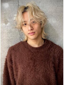 イル(iLe.) MEN’S HAIR/サーフカール/刈り上げセンターパート/ブリーチ