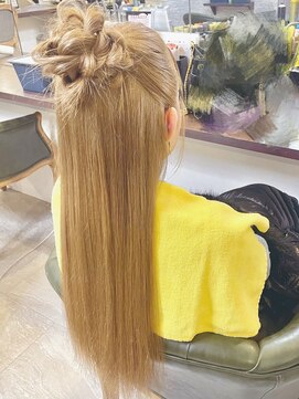 カーサ 祇園(CASA) ハーフアップお団子アレンジ