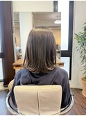 ヘアドネーションからのミディアムヘアから、セミロングレイヤー