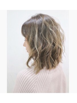 リンダ(LINDA) ミディアム とろみウエーブ スタイル