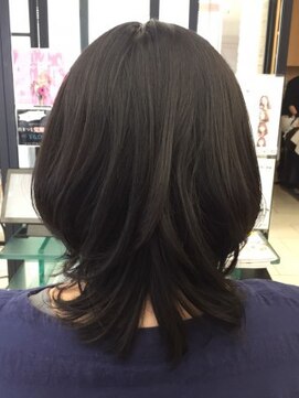 ミーティア バイ クアトロ(Meteor By QUATRO) 上品くびれセミディ