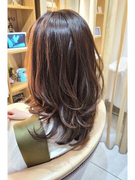 アフロートpd+ KOBE(AFLOATpd+) 動きのあるレイヤースタイル☆デジタルパーマ