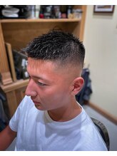 フォーコーナーズ(Four Corners) フェード・スキンフェードツーブロック刈り上げジェットモヒカン