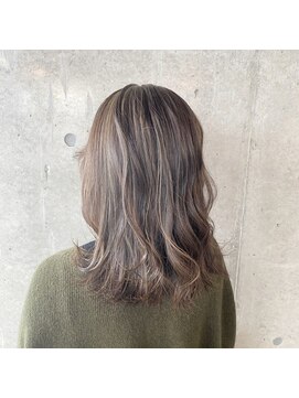 ゼロプラス(ZERO +) ミディアムxハイライトレイヤースタイル
