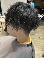 エヌプラス(N+)&nbsp;刈り上げセンターパートサーフカールブルーブラッフェザーパーマ