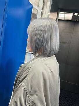 ホワイト 梅田(white) #グレーシルバー