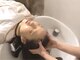 ロカリタ キョウト 千本丸太町店(ROCAReTA kyoto)の写真/【髪と頭皮のWケア】個室のヘッドスパご用意◎フルフラットシャンプー台で思わず眠ってしまう癒しの時間♪