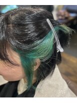 カウスリップ ヘアークリニック(Cowslip hair clinic)&nbsp;グリーンでイヤリングカラー