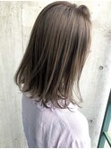 グレーベージュカラー