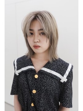 ユートゥイーズ つくば(U too e's) 《Utoo e's つくば美容室 》ブロンドベージュ×リラクシーミディ