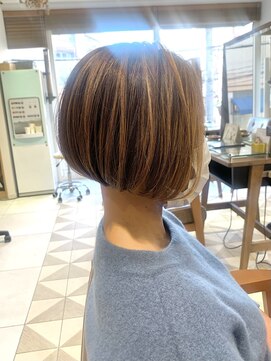 ネオリーブエム(Neolive em;) ハイライト×前下がりワンレンボブ