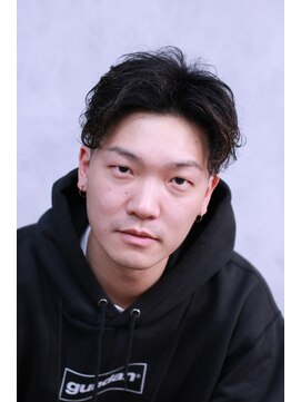 タフ バーバーショップ(TOUGH BARBER SHOP) ツーブロックマッシュ　センター分けパーマ　前下がり