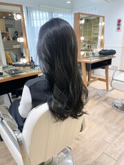暗髪グレージュカラー　韓国風艶髪カラー　レイヤーカット