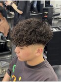 スペインカール無造作スパイラルパーマ前下がりマッシュ