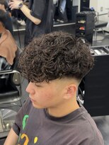 メンズサロンドットリアン(dot. lien)&nbsp;スペインカール無造作スパイラルパーマ前下がりマッシュ