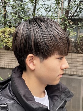 スタジオフォーエイチ(STUDIO 4H) 刈り上げマッシュ/グレージュカラー/フェザーショート