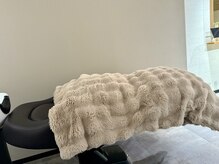 アノン(a'none)の雰囲気（フルフラットのシャンプー台と冬季限定のモコモコふわふわ）