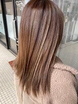 アイリス(IRIS) グレージュ切りっぱなしボブ前髪ありミニボブミルクティベージュ