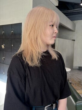 ヘアー アイス ルーチェ(HAIR ICI LUCE) ホワイトブロンドミルクティーベージュレイヤーカット/中西
