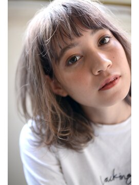 ミラバイグリーン(Mira by green) スモーキーグレージュ×切りっぱなしロブ 013