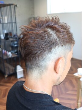 ウィスカーヘアー(whisker hair) ツーブロックショート