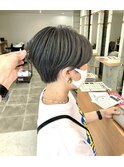 マッシュショートとミントベージュ　中村隆一