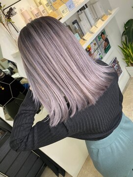 ロンド レア 天神大名店(Lond Le’a) ホワイトグレー×バレイヤージュ[天神/大名/博多/赤坂]