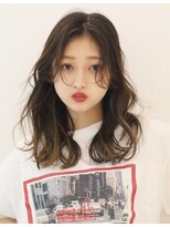 ゼンコー オモテサンドウ(ZENKO Omotesando)&nbsp;大人かわいい韓国風インナーカラーくびれ外ハネパーマミディアム