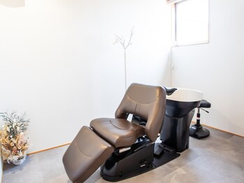 スピネル(Spinel)の写真/今話題の頭浸浴を取り扱い！頭皮と髪のリセットに重点を置いたヘッドケアを行います。