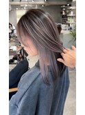 レイヤーボブハイライトブリーチレイヤーハイトーングレージュ