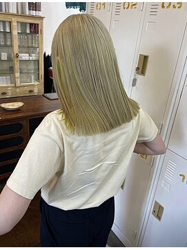 ナジック(749) ホワイトブロンド×イエローカラー