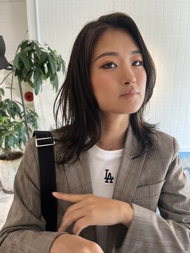 メグリ(meguri) アッシュベージュ　レイヤー　スタイル　顔周りレイヤー