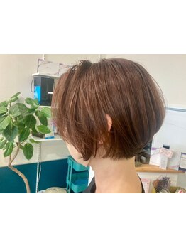 【高知/愛宕】ダメージレスでツヤ・高発色◎おしゃれを楽しむ高発色カラーで大人女性の魅力を底上げ♪