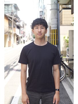 マレ(MARAIS) ナチュラルなカールのメンズパーマ