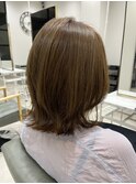 レイヤーカットフェミニンミディアムくびれスタイルベージュ