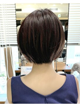 アフロート ルヴア(AFLOAT RUVUA) 《岩田莉奈》ハイライトで白髪ぼかし★くびれショートボブ 新宿