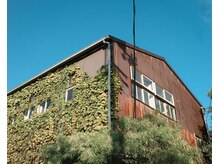 ヒト(H(y)to)の雰囲気（時を重ねた倉庫の中の、小さな空間。）